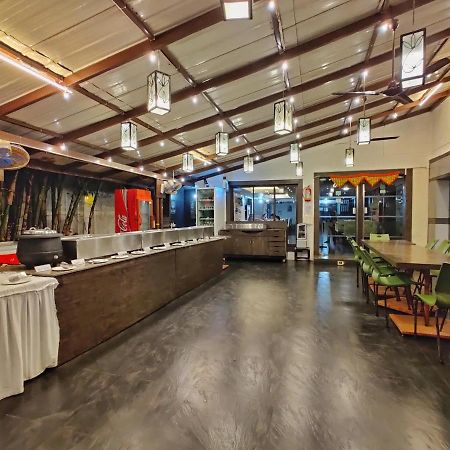 Hotel Ashwin Igatpuri, Pure Veg & Jain Food Buitenkant foto