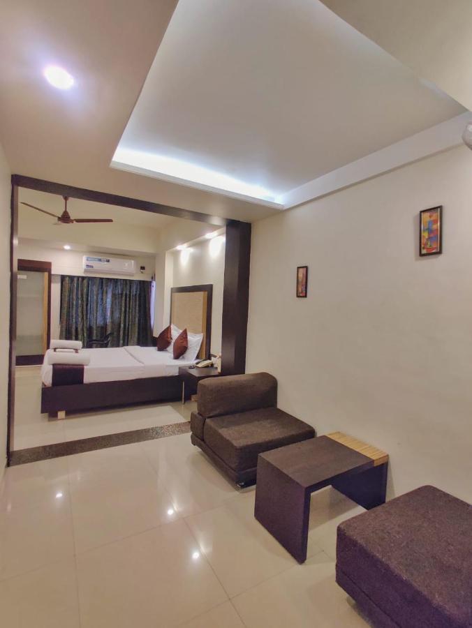 Hotel Ashwin Igatpuri, Pure Veg & Jain Food Buitenkant foto