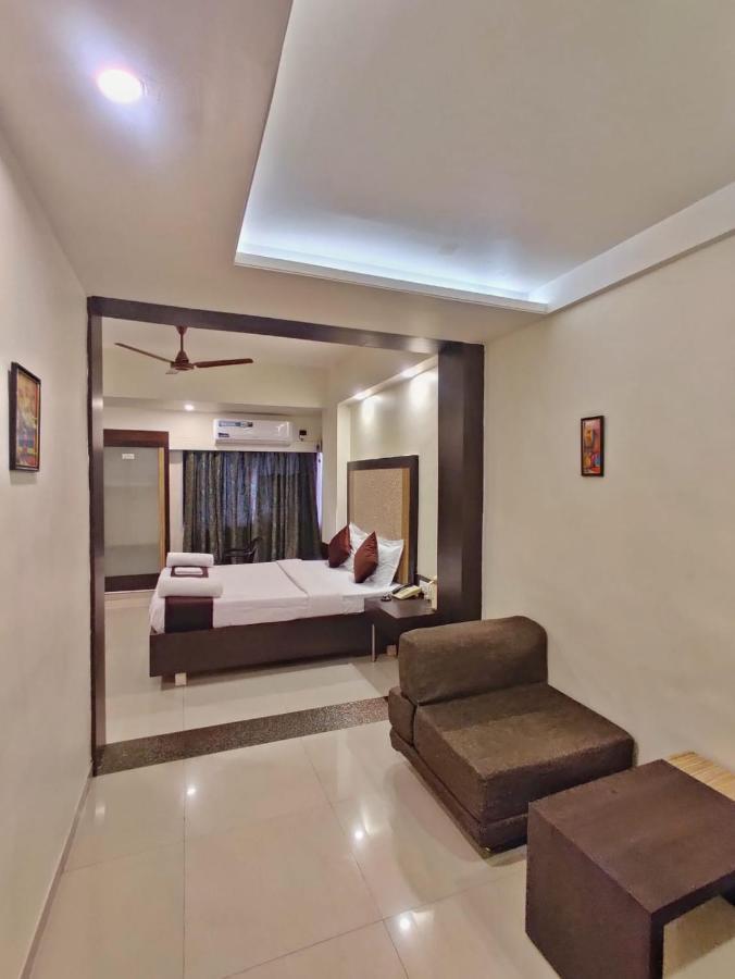 Hotel Ashwin Igatpuri, Pure Veg & Jain Food Buitenkant foto