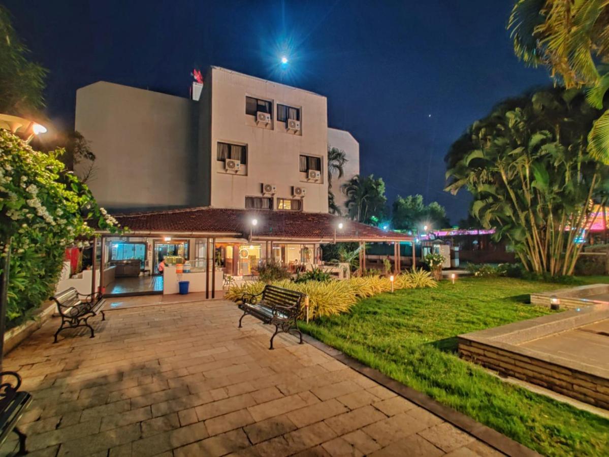 Hotel Ashwin Igatpuri, Pure Veg & Jain Food Buitenkant foto