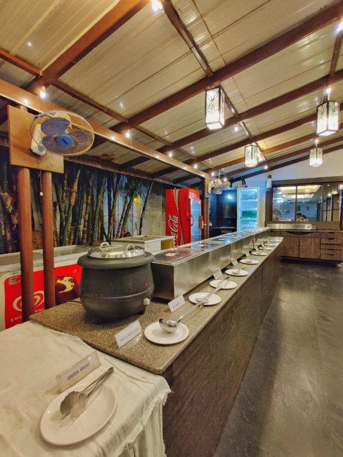 Hotel Ashwin Igatpuri, Pure Veg & Jain Food Buitenkant foto