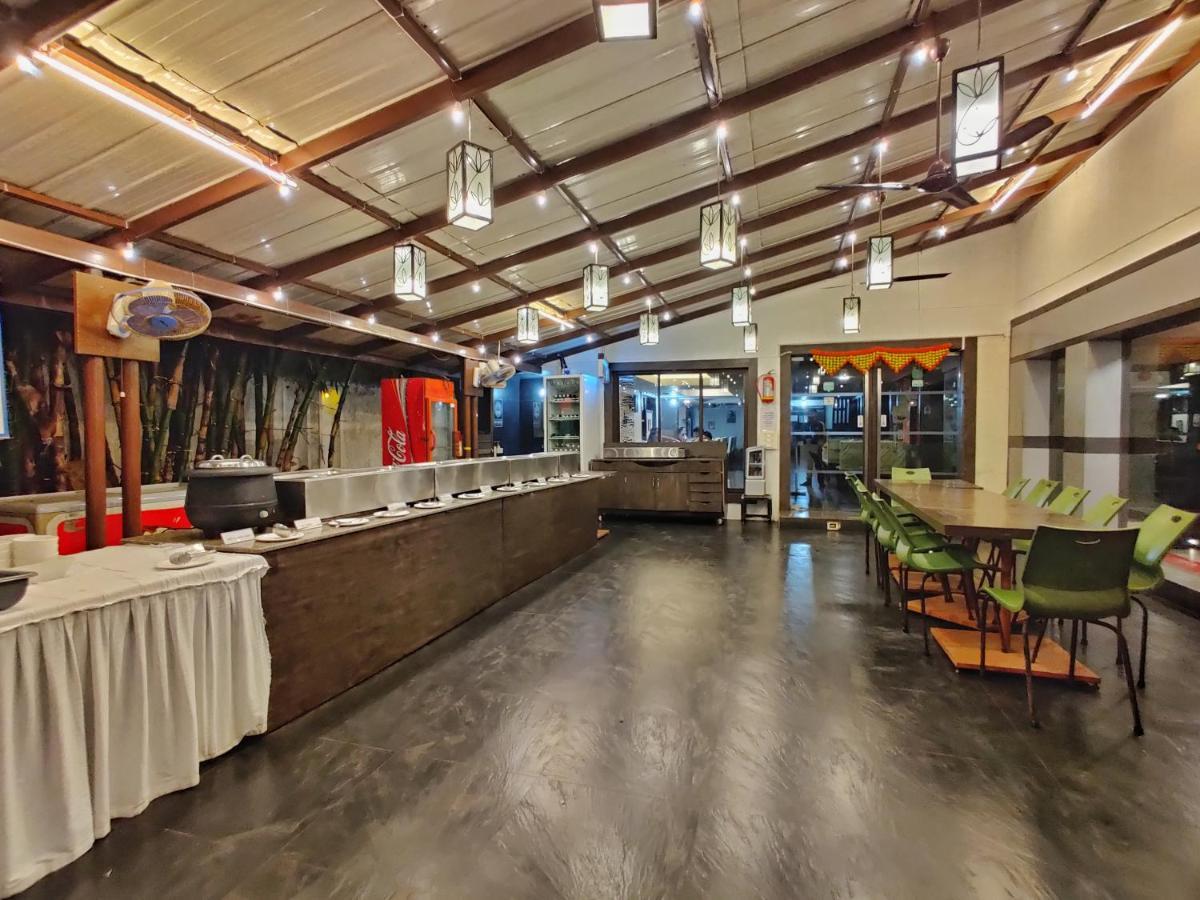 Hotel Ashwin Igatpuri, Pure Veg & Jain Food Buitenkant foto