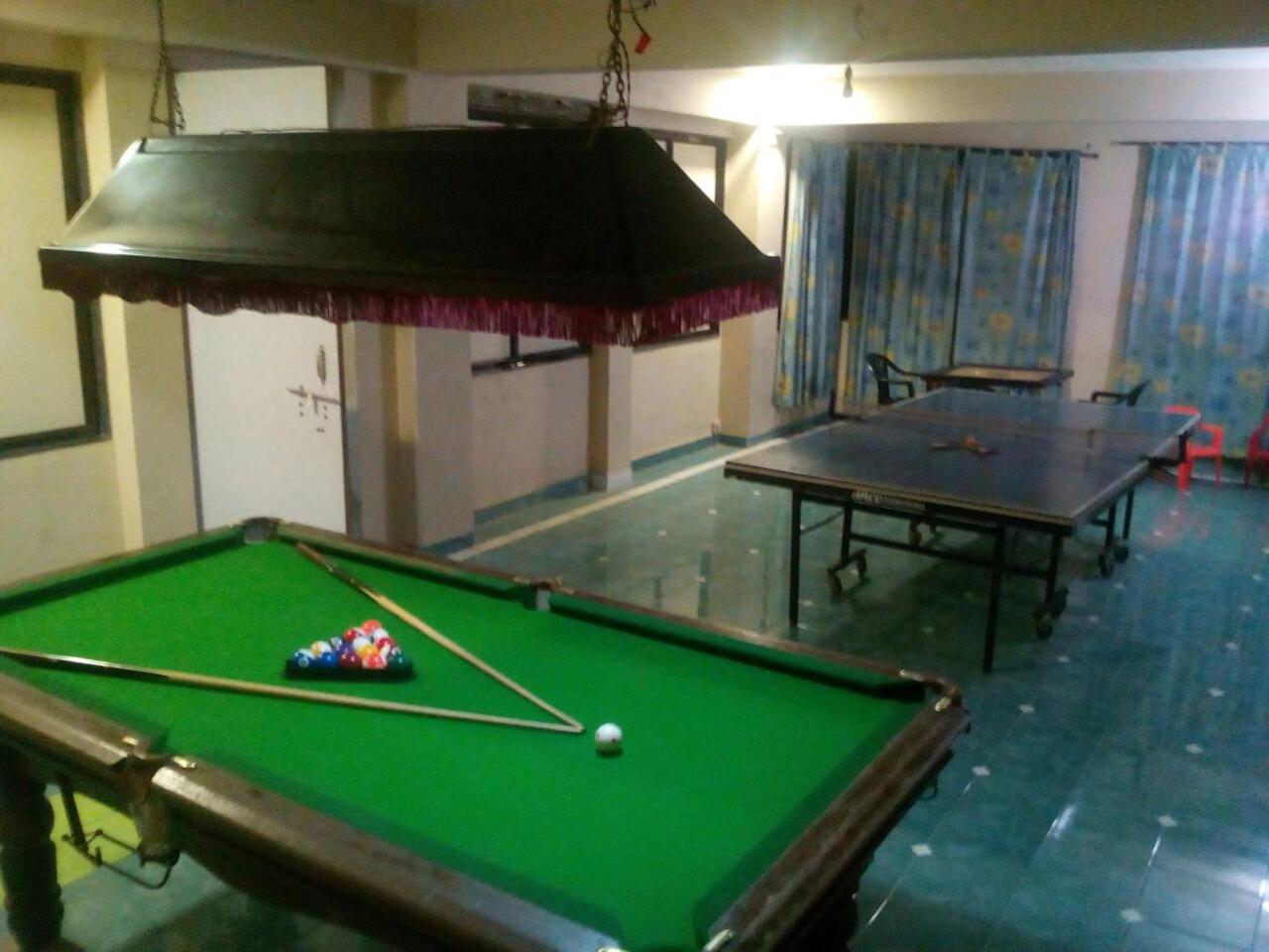 Hotel Ashwin Igatpuri, Pure Veg & Jain Food Buitenkant foto