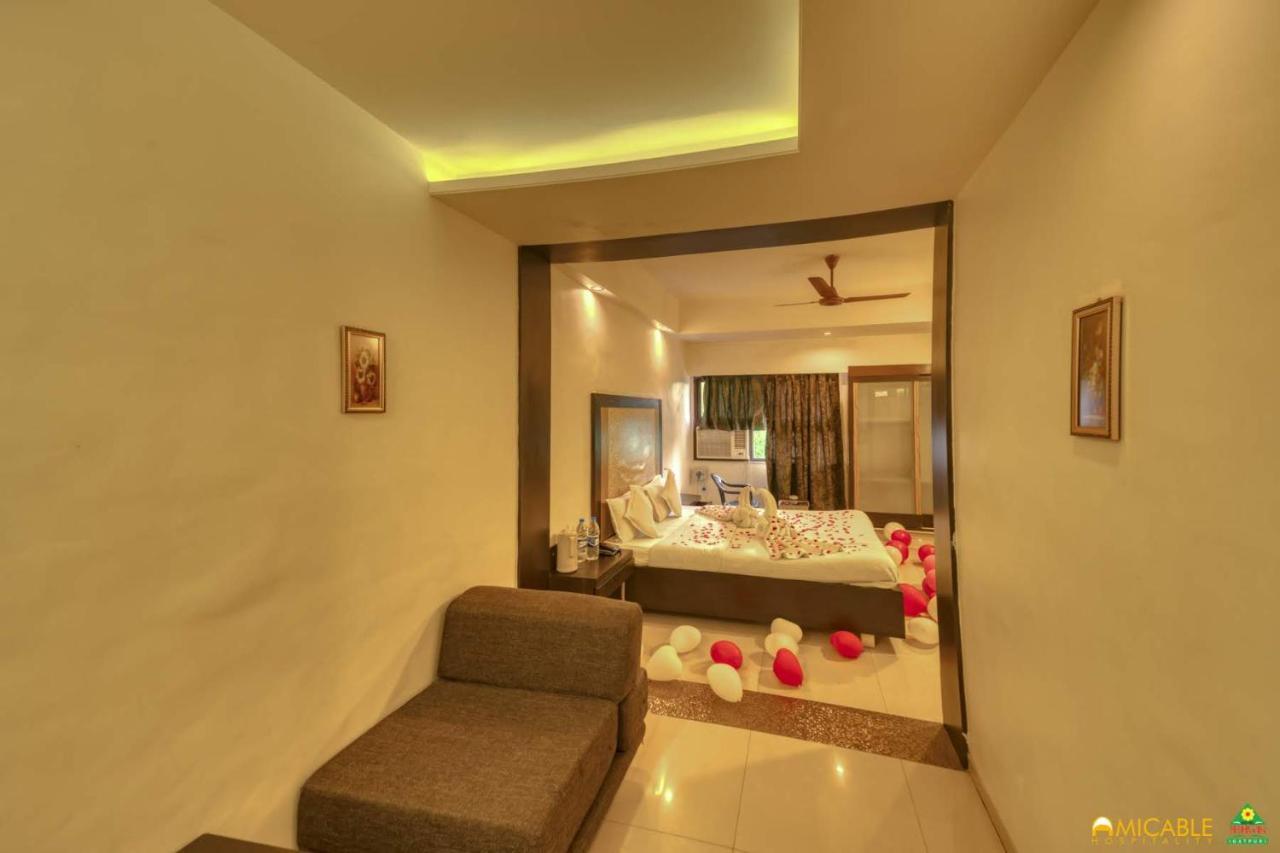 Hotel Ashwin Igatpuri, Pure Veg & Jain Food Buitenkant foto