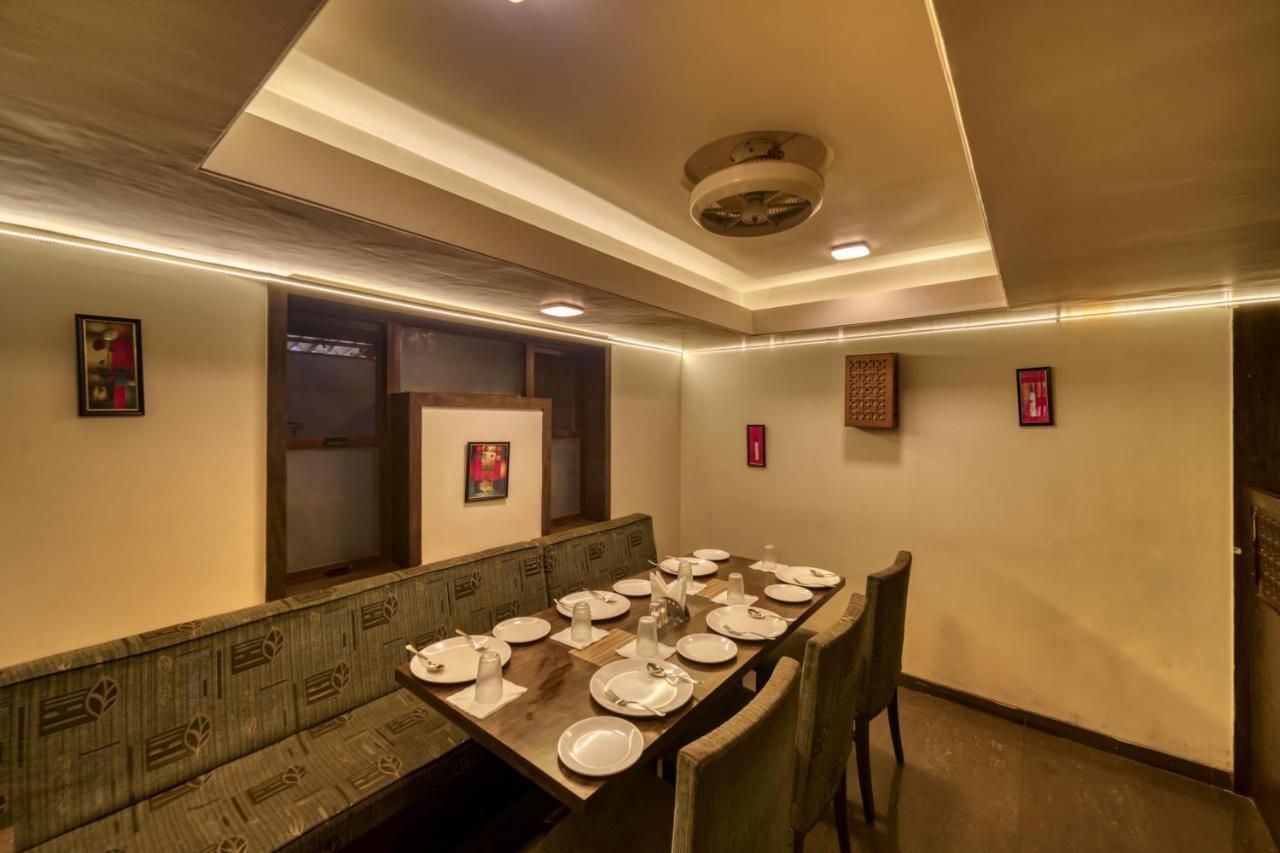 Hotel Ashwin Igatpuri, Pure Veg & Jain Food Buitenkant foto