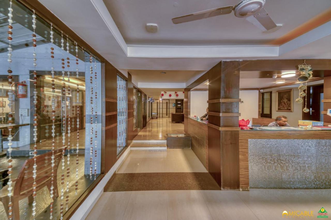 Hotel Ashwin Igatpuri, Pure Veg & Jain Food Buitenkant foto