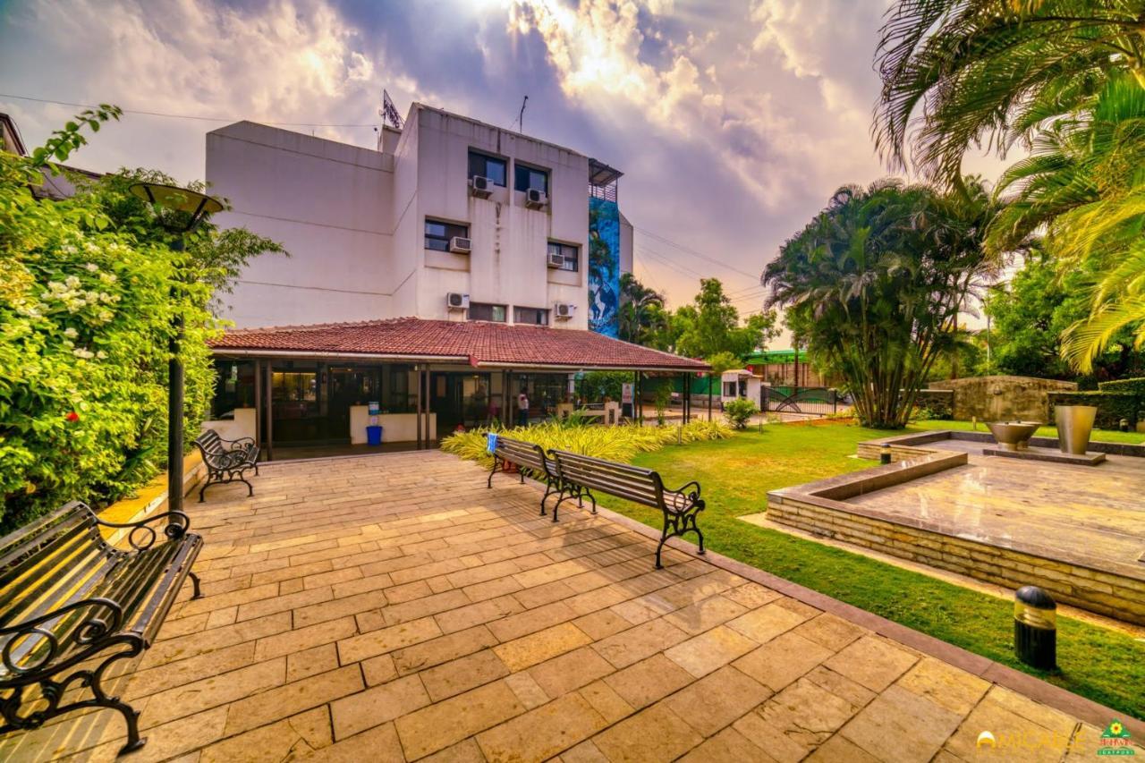 Hotel Ashwin Igatpuri, Pure Veg & Jain Food Buitenkant foto