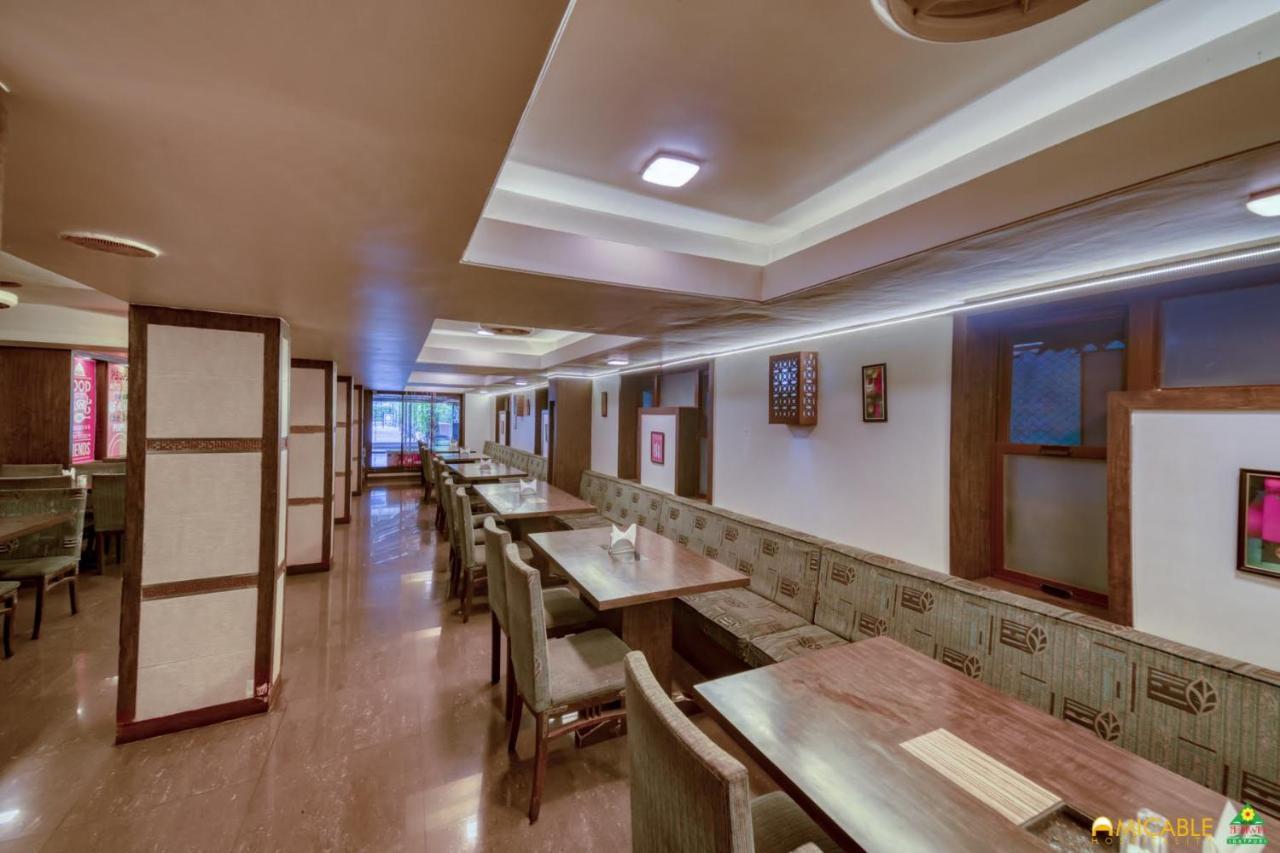 Hotel Ashwin Igatpuri, Pure Veg & Jain Food Buitenkant foto