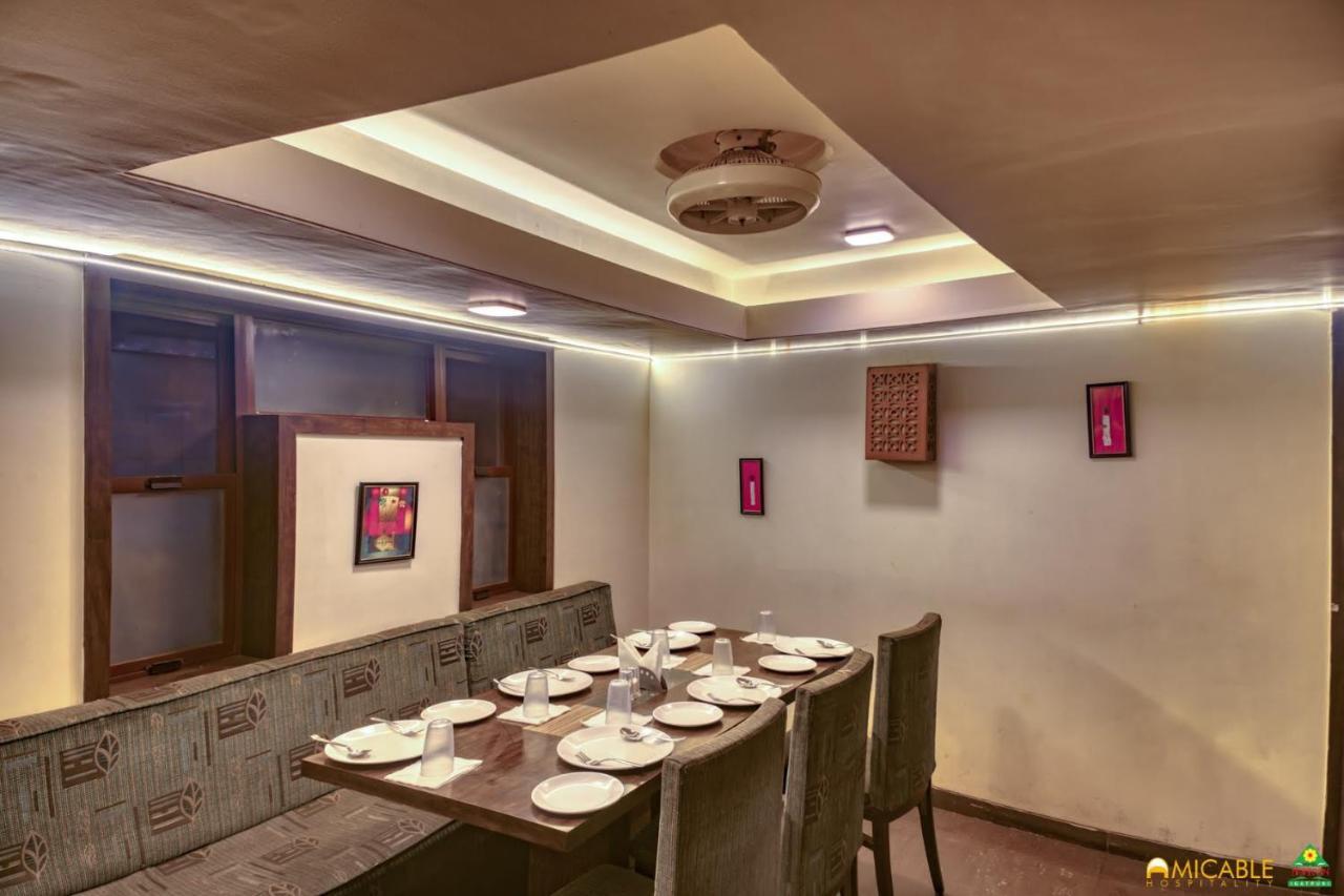 Hotel Ashwin Igatpuri, Pure Veg & Jain Food Buitenkant foto